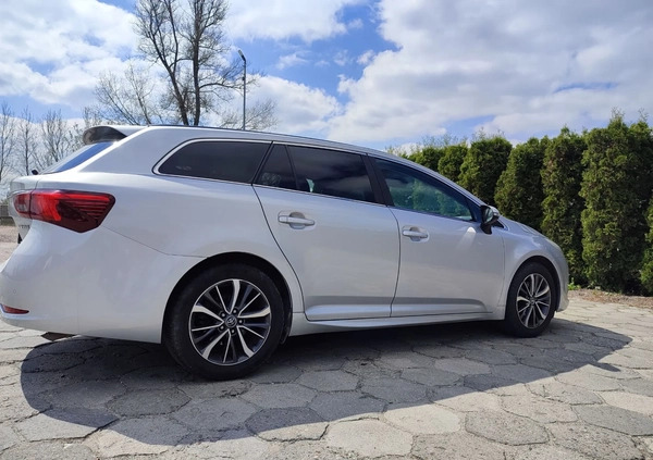 Toyota Avensis cena 39900 przebieg: 282500, rok produkcji 2015 z Pińczów małe 16